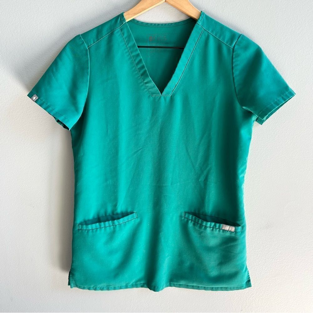 Figs Casma Three-Pocket Scrub Top in Limited Edition Kelly Green XXS Medical